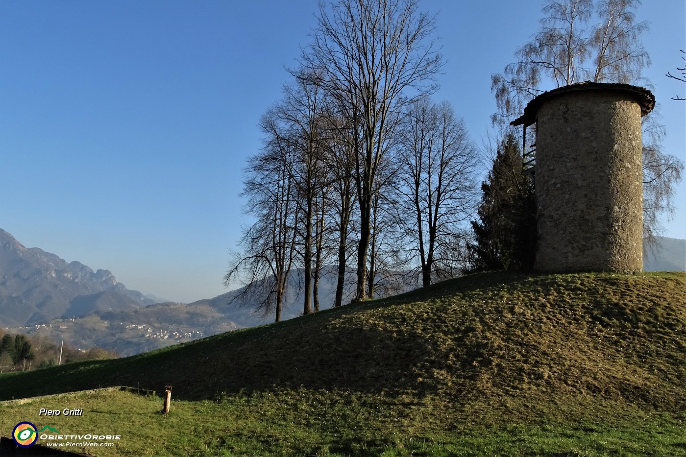 73 Roccolo circolare soprastante l'abitato di Reggetto.JPG